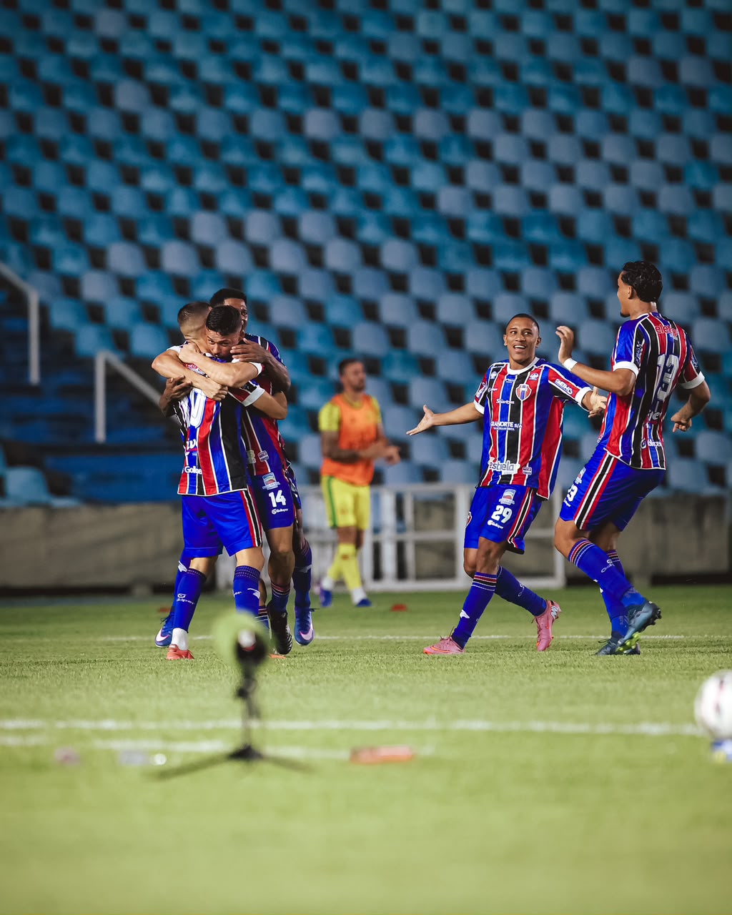 Radija comemora o primeiro gol marcado pelo Bode na partida. FOTO: IURY OLIVEIRA (MAC)